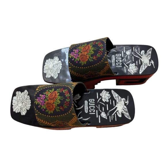 Gorgeous Gucci Black & Red Platform Heels - Picture 4 of 8